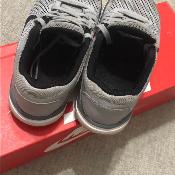 Gray nike - Picture 3 of 3